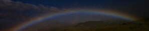Este es un arco iris de luna tomado de internet; no tenemos foto de aqul; se vea la luna de fondo y el arcoiris parecido al de esta imagen...